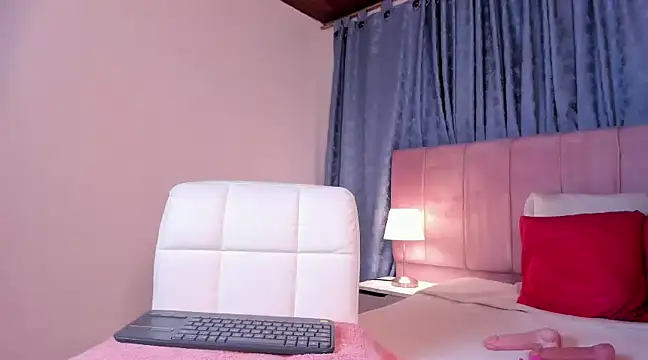 Snapshot of x_milu chatting on February 2025 06:08:02 PM x milu online show from February 2025 06:08:02 PM