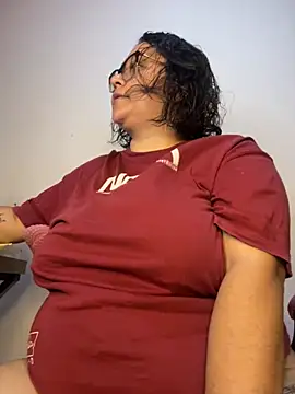 Snapshot of CinnamonCookiez chatting on November 2025 03:50:02 AM CinnamonCookiez online show from November 2025 03:50:02 AM