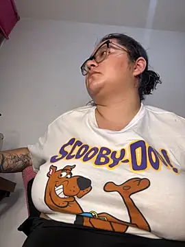 Snapshot of CinnamonCookiez chatting on November 2025 03:50:01 AM CinnamonCookiez online show from November 2025 03:50:01 AM