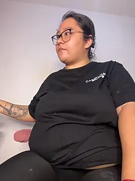 Snapshot of CinnamonCookiez chatting on December 2025 04:54:01 AM CinnamonCookiez online show from December 2025 04:54:01 AM