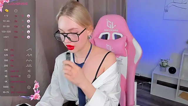 Carol  Cox online show from February 2025 11:32:02 PM