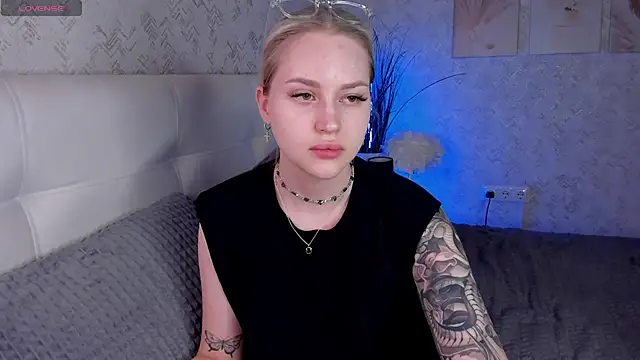 Carol  Cox online show from November 2025 10:20:02 PM