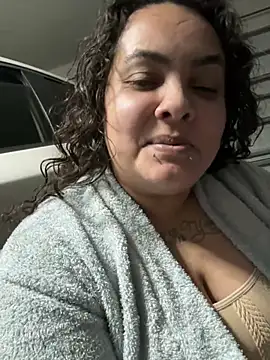 Snapshot of DatBishYouMiss chatting on January 2025 07:40:01 PM DatBishYouMiss online show from January 2025 07:40:01 PM