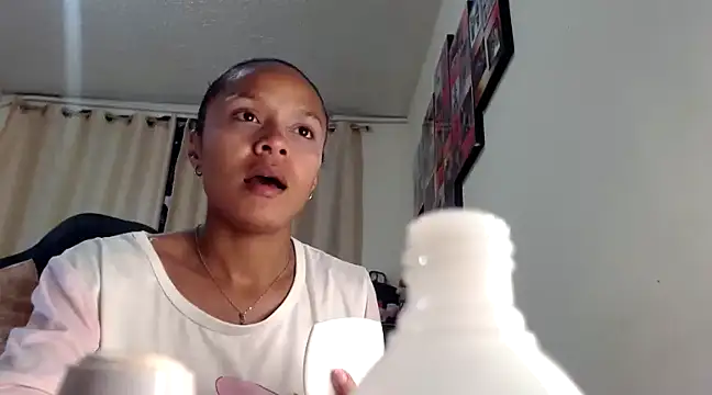 Snapshot of Samary_thomas chatting on March 2025 11:42:02 PM Samary thomas online show from March 2025 11:42:02 PM