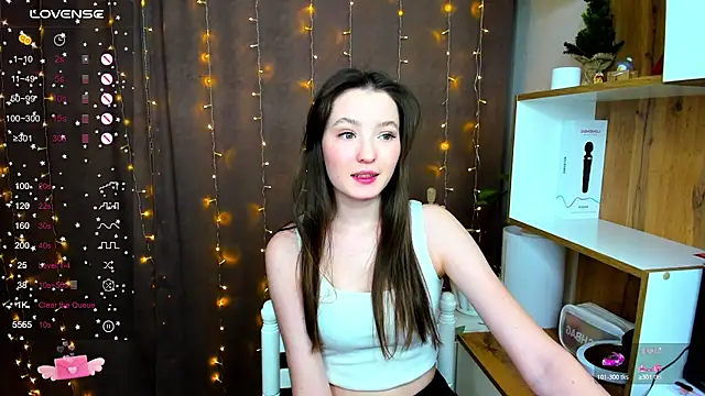 Snapshot of Fairyy_Moon chatting on December 2024 01:17:01 AM Fairyy Moon online show from December 2024 01:17:01 AM