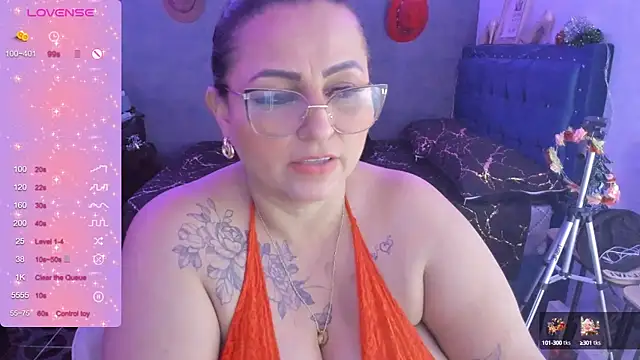 Snapshot of Ivonnee__ chatting on December 2024 11:33:01 AM Ivonnee online show from December 2024 11:33:01 AM