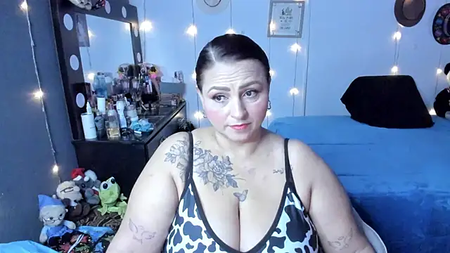 Snapshot of Ivonnee__ chatting on October 2025 10:49:02 AM Ivonnee online show from October 2025 10:49:02 AM