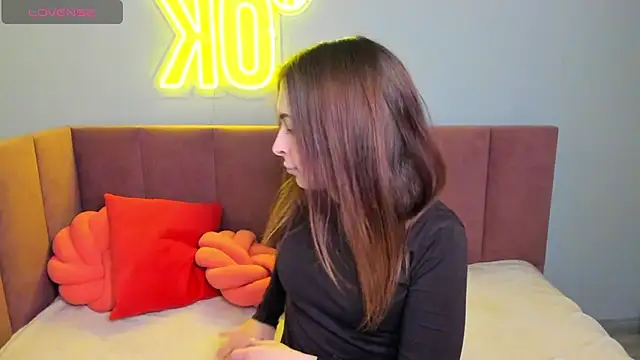 KetrinWhite online show from April 2026 01:33:01 AM