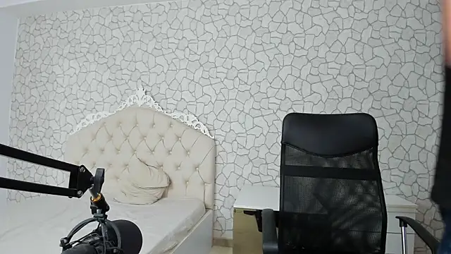 MateoBenjaminX online show from December 2024 08:03:02 PM