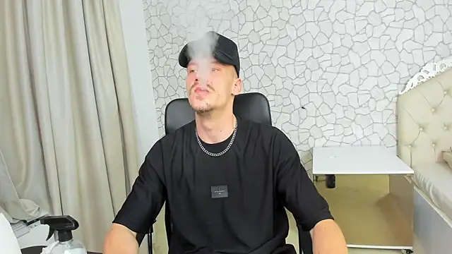 MateoBenjaminX online show from December 2024 10:37:01 PM