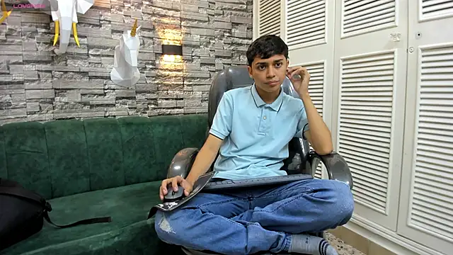 DamiBright online show from November 2025 05:38:01 PM