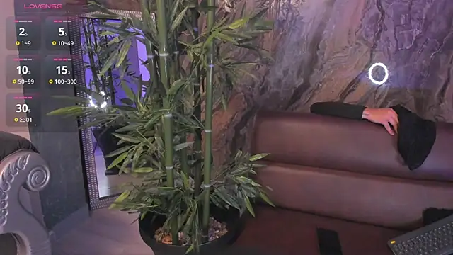 Alahia Dangelo online show from November 2025 05:23:01 PM