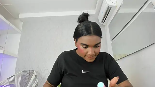 kayna gomez online show from October 2025 07:37:01 PM