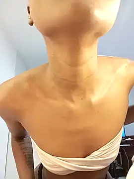 Snapshot of KarlaBelluci chatting on January 2025 11:35:01 AM KarlaBelluci online show from January 2025 11:35:01 AM