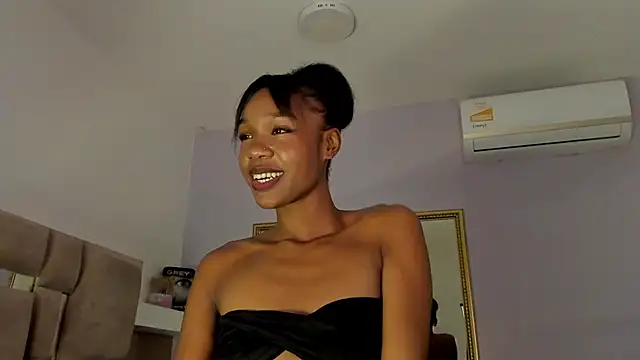 Snapshot of KarlaBelluci chatting on March 2025 05:04:02 PM KarlaBelluci online show from March 2025 05:04:02 PM