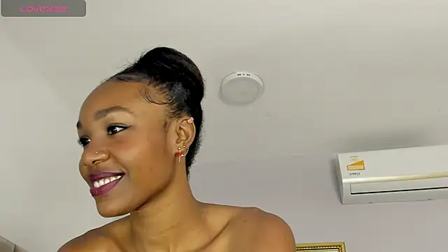 Snapshot of KarlaBelluci chatting on March 2025 01:57:02 AM KarlaBelluci online show from March 2025 01:57:02 AM