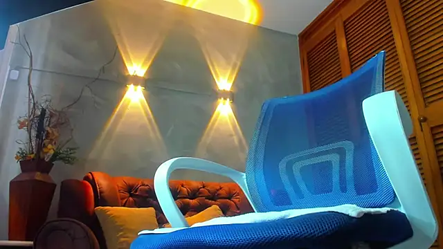 Snapshot of Dylanstonne chatting on December 2024 08:20:02 PM Dylanstonne online show from December 2024 08:20:02 PM