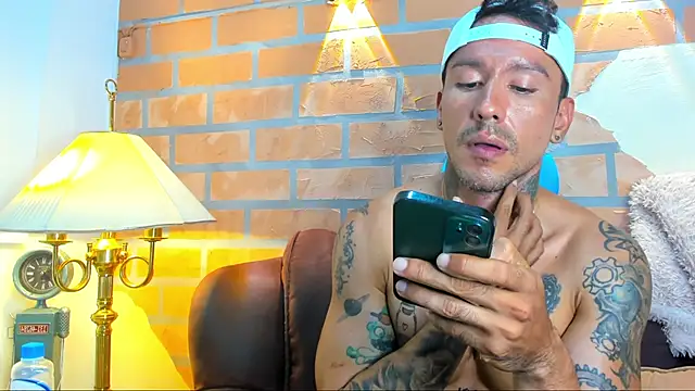 Snapshot of Dylanstonne chatting on March 2025 01:32:02 AM Dylanstonne online show from March 2025 01:32:02 AM