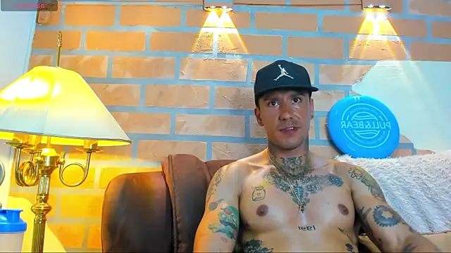 Snapshot of Dylanstonne chatting on March 2025 12:04:01 AM Dylanstonne online show from March 2025 12:04:01 AM