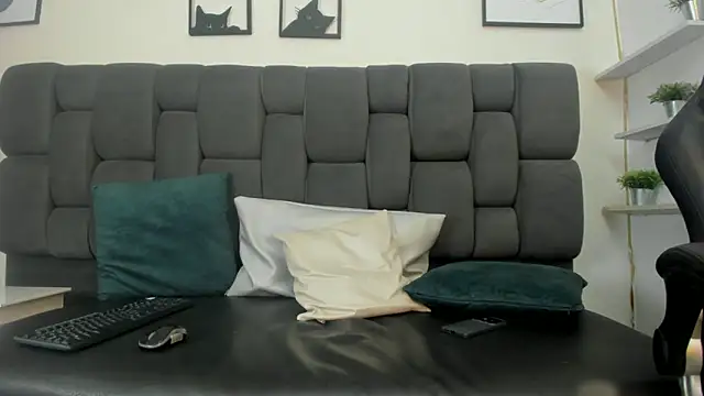 Yef Thin online show from March 2025 04:32:01 AM