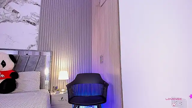 Pink Jazmin online show from February 2026 12:15:01 AM