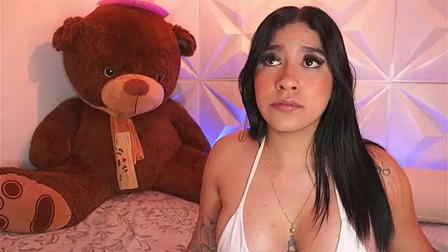 Snapshot of LeagueOfLovers chatting on March 2025 10:22:02 PM LeagueOfLovers online show from March 2025 10:22:02 PM