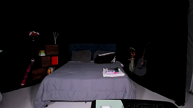 NinaRiveraXO online show from September 2025 01:05:02 AM