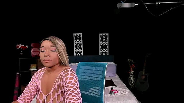 NinaRiveraXO online show from October 2025 01:36:02 AM