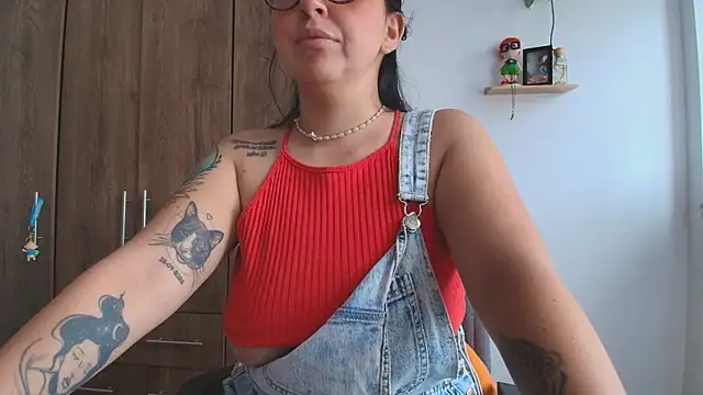 Vioolletta online show from April 2026 07:58:02 PM