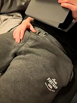 Snapshot of Dan8736 chatting on December 2025 08:15:01 PM Dan8736 online show from December 2025 08:15:01 PM