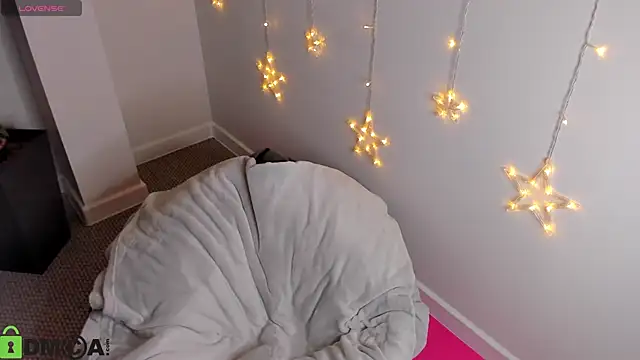 Snapshot of Jennifer_Wadee chatting on December 2025 11:53:01 PM Jennifer Wadee online show from December 2025 11:53:01 PM