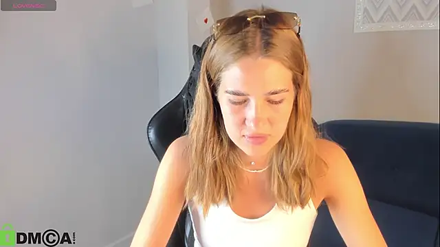 Snapshot of Jennifer_Wadee chatting on June 2026 10:21:02 PM Jennifer Wadee online show from June 2026 10:21:02 PM