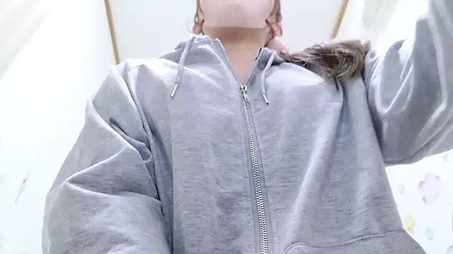 Snapshot of MAIKA_pyon chatting on September 2025 10:26:01 AM MAIKA pyon online show from September 2025 10:26:01 AM