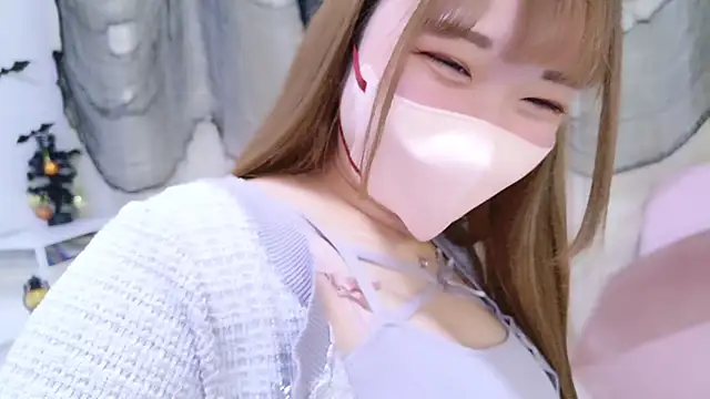 Snapshot of MAIKA_pyon chatting on October 2025 11:28:02 PM MAIKA pyon online show from October 2025 11:28:02 PM