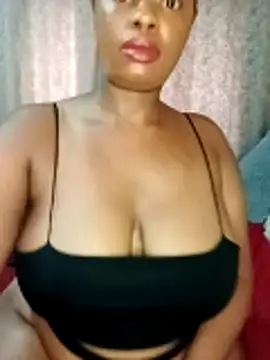 Snapshot of Luciouslips00 chatting on November 2025 11:32:02 AM Luciouslips00 online show from November 2025 11:32:02 AM