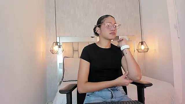 Snapshot of Alahia_Baiter chatting on December 2024 11:29:02 AM Alahia Baiter online show from December 2024 11:29:02 AM