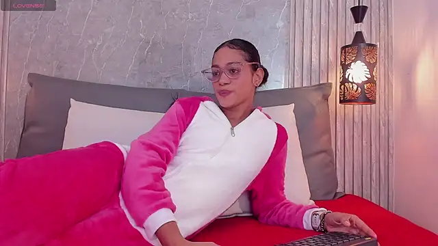 Snapshot of Alahia_Baiter chatting on December 2024 11:28:01 AM Alahia Baiter online show from December 2024 11:28:01 AM