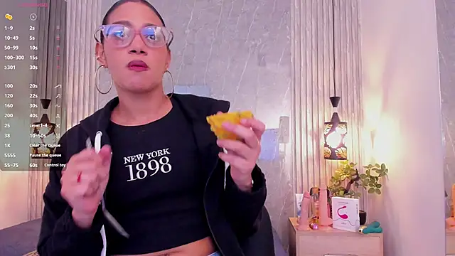 Snapshot of Alahia_Baiter chatting on January 2025 11:37:02 AM Alahia Baiter online show from January 2025 11:37:02 AM