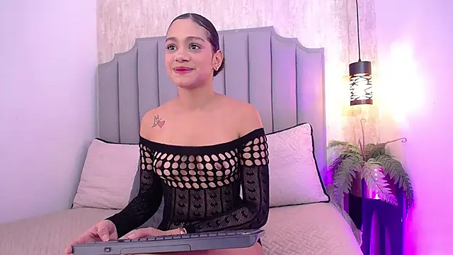 Snapshot of Alahia_Baiter chatting on February 2025 12:48:02 PM Alahia Baiter online show from February 2025 12:48:02 PM