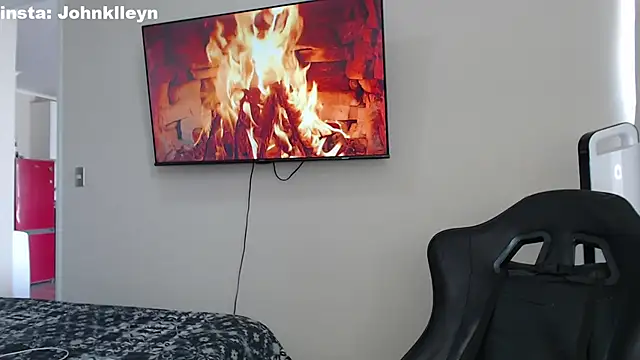 Snapshot of jonhklleyn chatting on October 2025 07:18:01 PM jonhklleyn online show from October 2025 07:18:01 PM