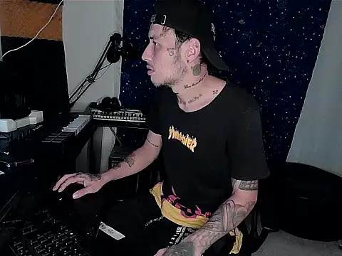 Snapshot of patrik_tattoo_ chatting on December 2024 02:46:01 AM patrik tattoo online show from December 2024 02:46:01 AM