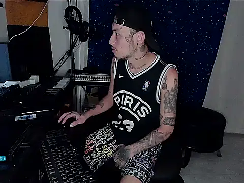 Snapshot of patrik_tattoo_ chatting on December 2024 11:47:01 PM patrik tattoo online show from December 2024 11:47:01 PM