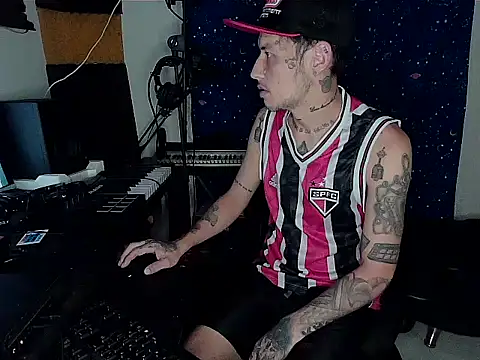 Snapshot of patrik_tattoo_ chatting on December 2024 12:17:01 AM patrik tattoo online show from December 2024 12:17:01 AM