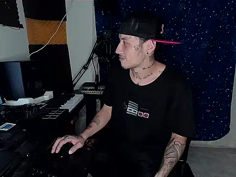 Snapshot of patrik_tattoo_ chatting on December 2024 04:07:02 AM patrik tattoo online show from December 2024 04:07:02 AM