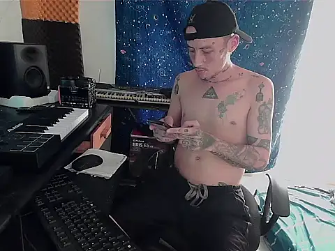 Snapshot of patrik_tattoo_ chatting on January 2025 08:39:01 PM patrik tattoo online show from January 2025 08:39:01 PM