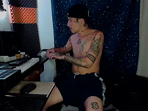 Snapshot of patrik_tattoo_ chatting on February 2025 03:32:01 AM patrik tattoo online show from February 2025 03:32:01 AM