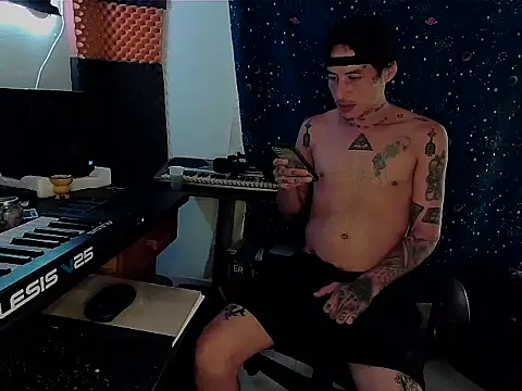 Snapshot of patrik_tattoo_ chatting on March 2025 12:18:02 PM patrik tattoo online show from March 2025 12:18:02 PM