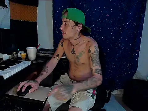 Snapshot of patrik_tattoo_ chatting on March 2025 03:52:01 AM patrik tattoo online show from March 2025 03:52:01 AM