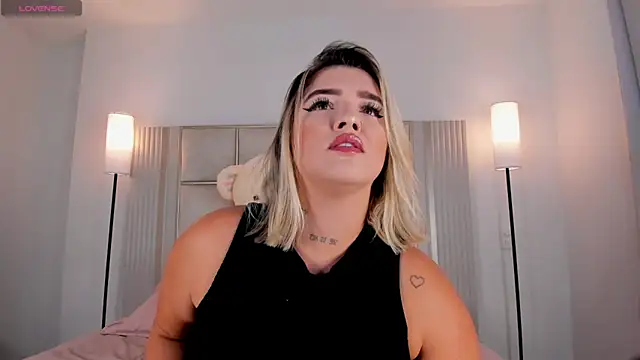 Snapshot of saraamiller_ chatting on May 2026 11:35:01 PM saraamiller online show from May 2026 11:35:01 PM