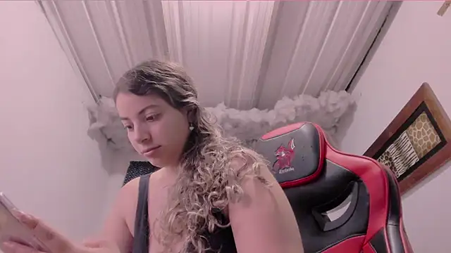 Snapshot of Lauu_G chatting on September 2025 09:11:02 AM Lauu G online show from September 2025 09:11:02 AM